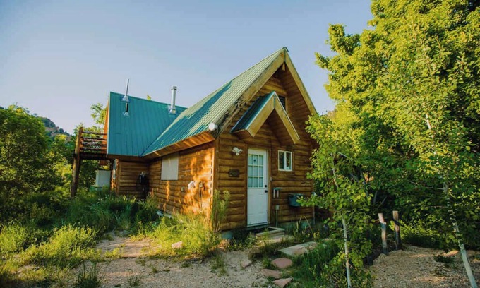 Glendale Cabina | Cabin near Zion & Bryce w/ Hot Tub & EV charger. Fantastic Stargazing, Sleeps 6