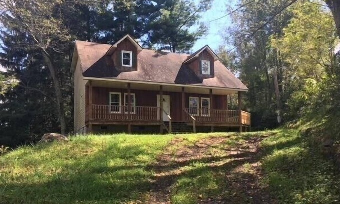 Southern Casa | Cabin on a Hill