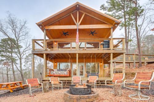 Rogers Casa | Cabin on Beaver Lake with Views and Furnished Deck!