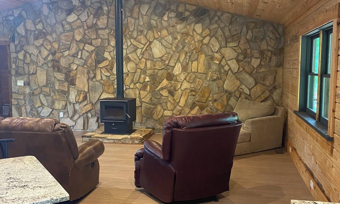 Bracey Cabina | Cabin on Gaston. Fishing, hunting, relaxation in luxury.