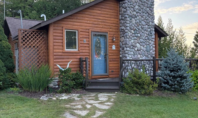 Indian River Cabina | Cabin on Indian River between Burt and Mullet Lakes