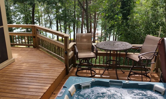 Gainesville Casa | Cabaña en Lanier, con muelle de 32 x 32 y aguas profundas, ideal para familias