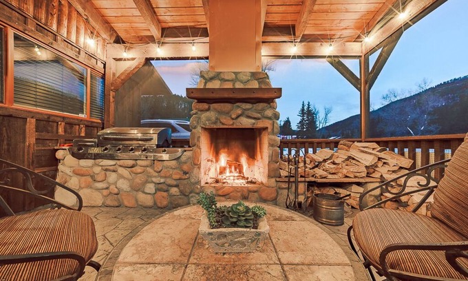 Red River Cabina | Cabin-on Main-1 Bed 1 Bath 1 SleepSofa Pet w/ Fee