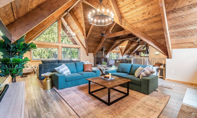 Port Angeles East Cabina | Cabin on Peaceful creek w/ hot tub, sauna, firepit- minutes from Hurricane Ridge