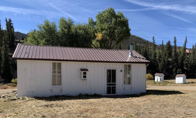 Creede Cabina | Cabin on Rio Grande River with private fishing right outside your door!