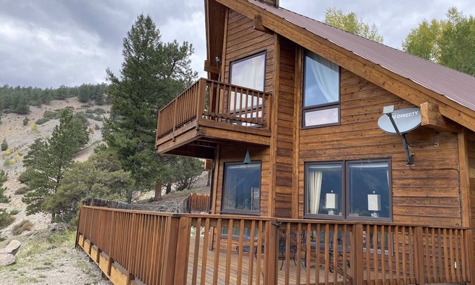 Lake City Cabina | Cabin on the Bluff - Spectacular Views From Home Nestled in the Trees Above Lake City