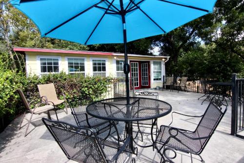 New Braunfels Apartamento | Cabin on the Hill