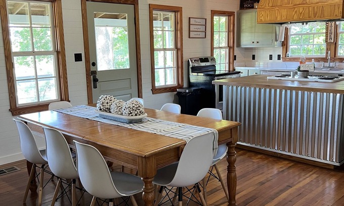 Moss Casa | Cabin on the Ridge - Hometown - Laurel, MS