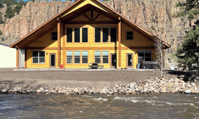South Fork Cabina | Cabin on the river, close to Wolf Creek Ski Area & Rio Grande National Forest.