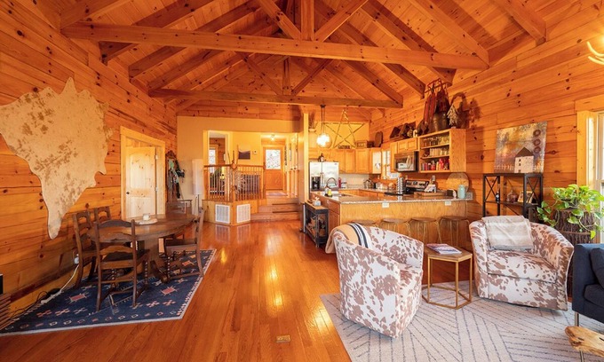 Hendersonville Casa | Cabin on the Rocks- Log Home | 2 Bed, 2 Bath