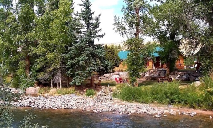Dubois Cabina | Cabin on the Wind River - Excellent in-town location!
