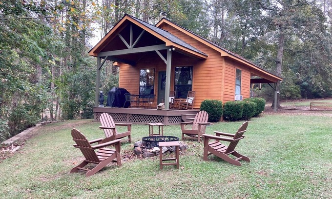 Fort Gaines Cabina | Lake Cabin-Private Dock wBoat Slip-sunsets-wooded wcampfire-RV plug-parking-pets