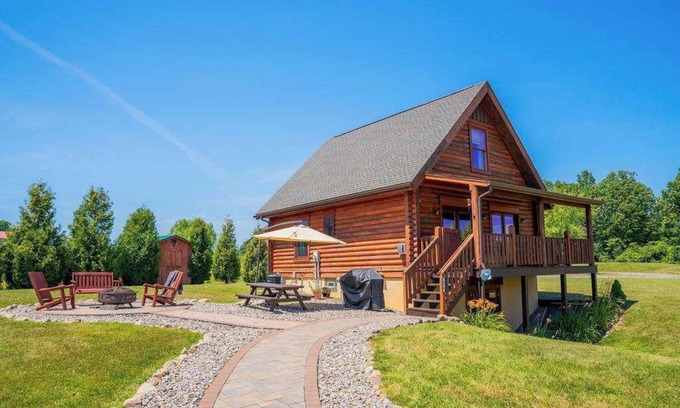 Geneva Cabina | Cabin Otisco Lake Views, Fire Pit & Pool Table