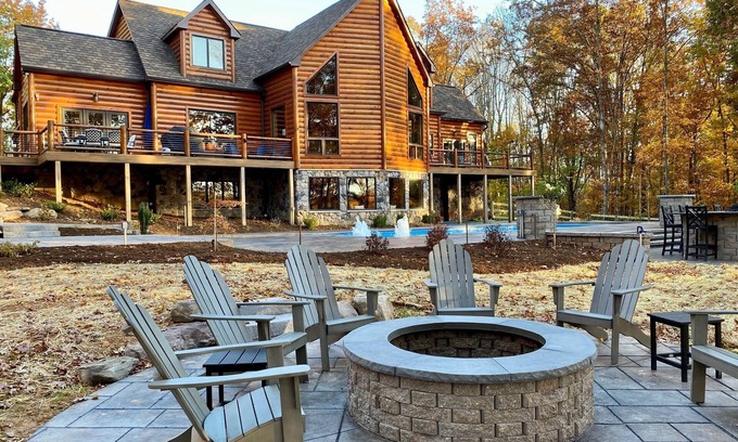 West Fairfax Casa | Cabin, Pool, Hot Tub, Lake, Wineries and Mountains Oh My!