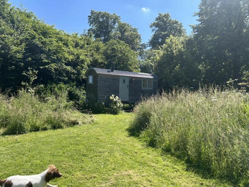 Bletchley Casa | Cabin Retreat in Bedford - Sleeps 2 & Free parking