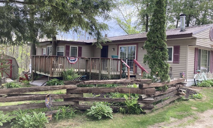 Brazeau Cabina | Cabin Retreat on White Potato Lake