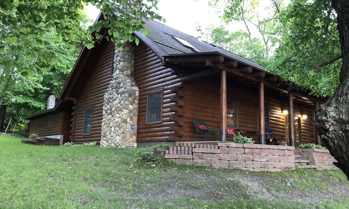 Paynesville Casa | Cabin Retreat