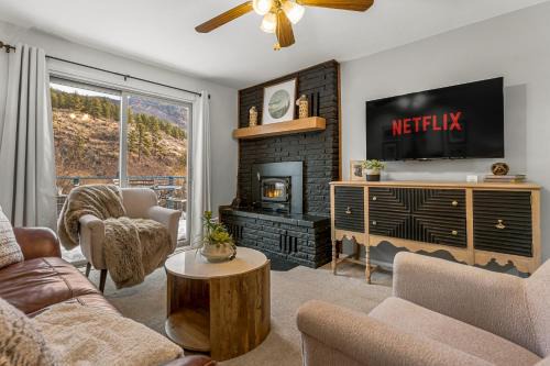 Bailey Casa | Cabin Retreat W Board Games & Pool Access