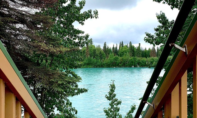Soldotna Condominio | Cabin-Style Condo on World-Famous Kenai River