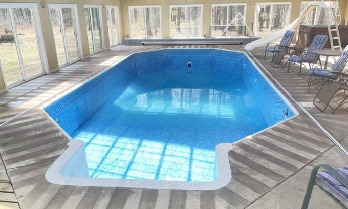 New London Casa | Cabin Style Home in Woods, Private Pool, Hot Tub, Snowmobile, Fire Pit, Horses.