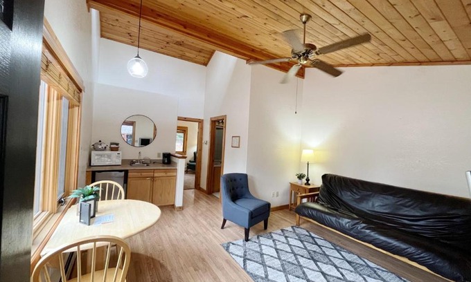 Woodland Park Cama Y Desayuno | Cabin suite bed and breakfast