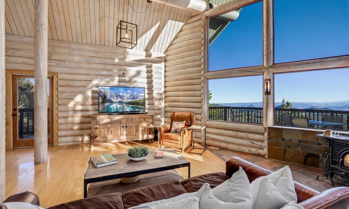 Kings Valley Casa | Cabin the Clouds Incredible Views, Private Hot Tub. Pets Welcome