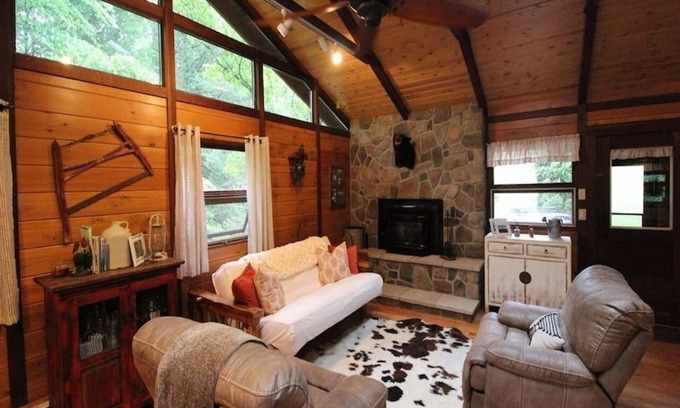 Hendersonville Cabina | Cabaña: Mountain Lakefront actualizado; Senderismo, Canotaje, Pesca, Ideal para familias