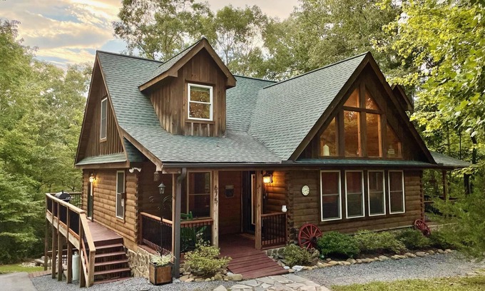 Lake Lure Cabina | Cabin w/ Game Room, Fire Pit & Private River Trail