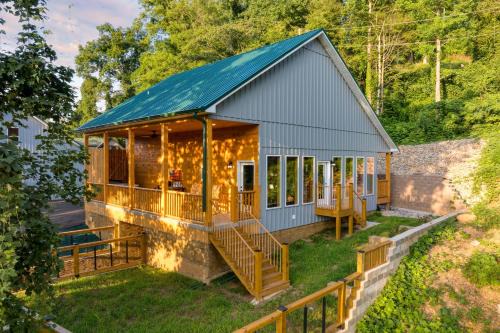 Gatlinburg Casa | Cabin w Hot Tub Game Room Scenic Smoky Mountain Views Perfect by AvantStay