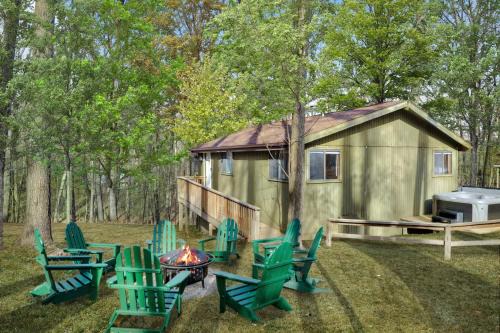 The Woods Casa | Cabin w Hot Tub, Indoor Pool/Gym Access, & WiFi