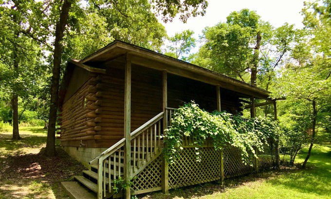 Eureka Springs Cabina | Cabin with a fireplace, grill, deck, AC & cable in quiet location