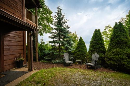 Boone Casa | Cabin with amazing long-range mountain views, hot tub, fire pit, EV connection