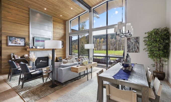Hoback Junction Casa | Beautiful views from Fairway 1, enjoy SRSC amenities