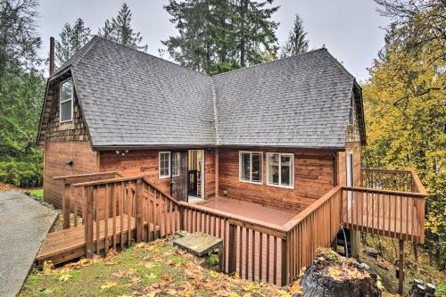 Shelton Casa | Cabin with Hot Tub, 25 Mi to Olympic Natl Park
