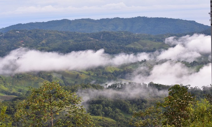 Barú Cabina | Cabaña con increíble vista al bosque y catarata.