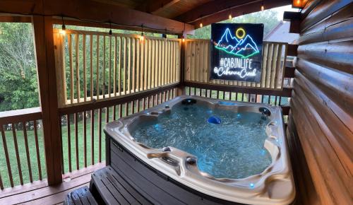 Sevierville Casa | Cabin with New Hot Tub, Near Dollywood .2BD.2BA.Sleeps6.BBQ