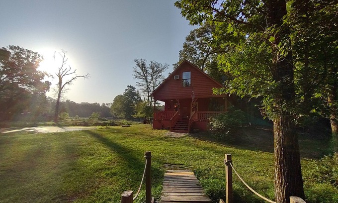 Flint Cabina | Family Friendly Farm Cabin * Pozo de fuego * Estanque * Juego de columpios