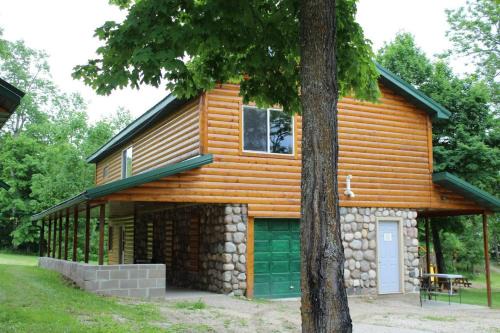 Deer River Casa | Cabin10 - Poolside Cabin with a lake view and great fishing