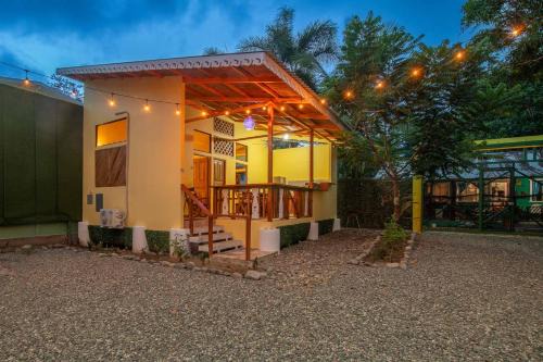Chiguata Casa | Cabina Bocaraca, 3Min from the Beach! Playa Chiquita