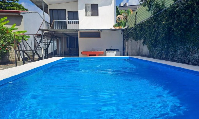 Brasilito Apartamento | Cabina Privada en Segundo piso con piscina, a 2 min caminando de la playa