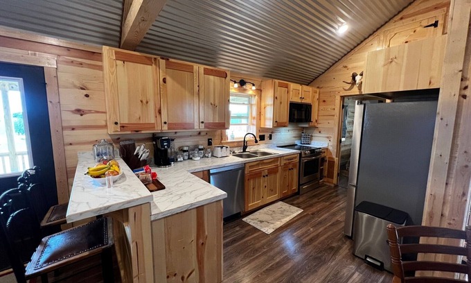 Gatesville Cabina | Cabins in Gatesville on a 1,000 acre Exotic Wildlife Ranch