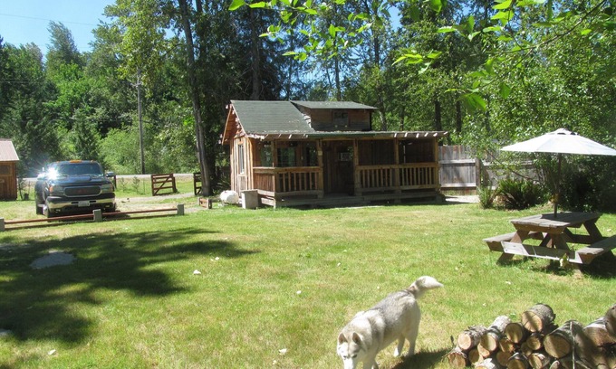 Toutle Cabina | Cabins on the Toutle River , 646 South Toutle Rd.