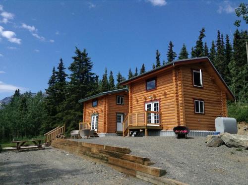 Yukon Casa | Cabins Over Crag Lake