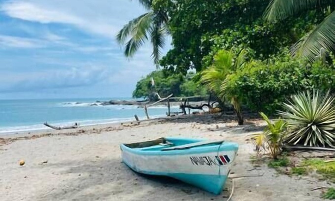 Cabuya Apartamento | Cabo Blanco Retreat: Tranquil 1BR for Couples, w/Work Space