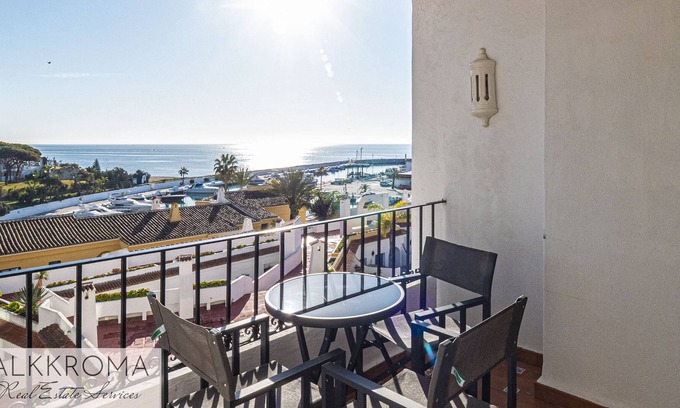 Cabopino Apartamento | Cabopino Harbor · Cozy OCEANVIEW apartment, free parking, wifi, 3 POOLS,