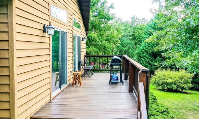 Berkeley Springs Casa | Cacapon Connected - Workplace Retreat