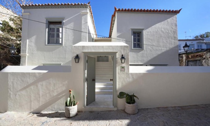 idhra Hotel | Cactus Hydra - Art Apartments