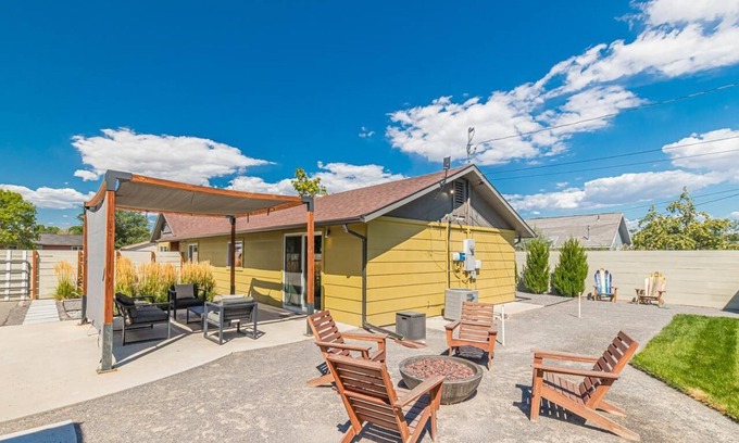 Fruita Casa | Cactus I - Covered Patio w/ BBQ & Firepit!