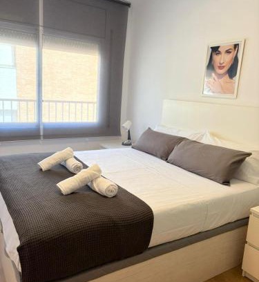 Cornella de Llobregat Apartamento | Cadillac BCN Sud, Cornellà, metro, tram, aero