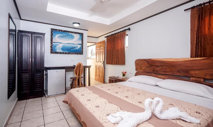 Jacó Hotel | Cadillac Rock Beach Hotel